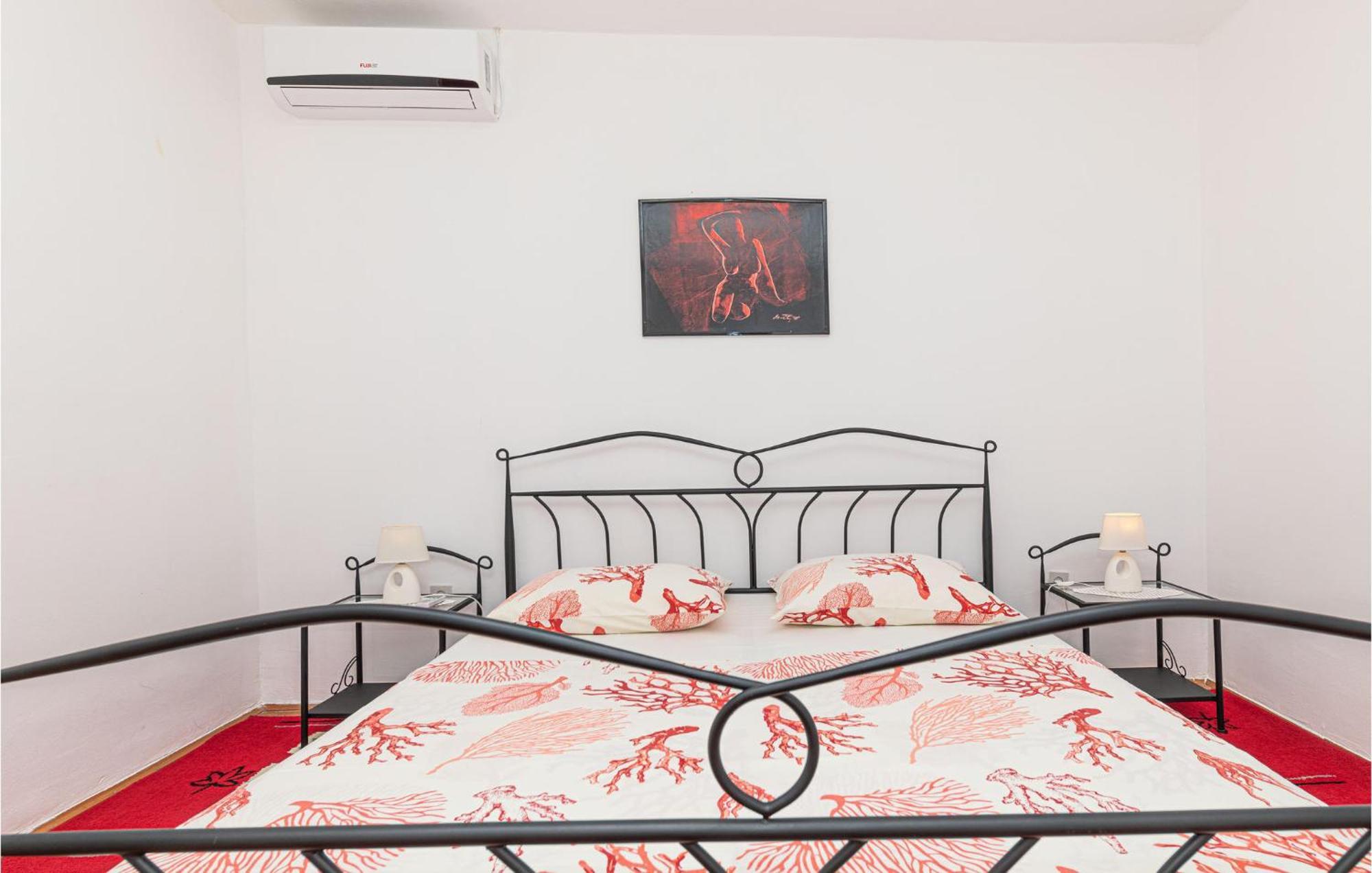 Lovely Apartment In Kastel Kambelovac With Wifi Kastela Exterior photo